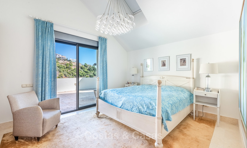 Indrukwekkend en luxueus modern penthouse appartement met panoramisch zeezicht te koop, Marbella East 10295