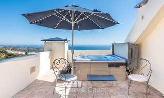 Indrukwekkend en luxueus modern penthouse appartement met panoramisch zeezicht te koop, Marbella East 10298 