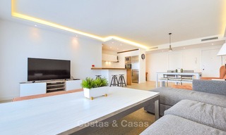 Recentelijk gerenoveerd, modern appartement te koop, met zeezicht en op loopafstand van het strand en voorzieningen, Nueva Andalucía, Marbella 10313 