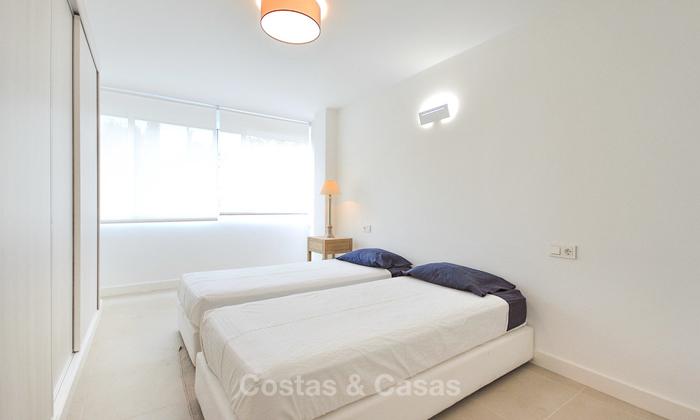Recentelijk gerenoveerd, modern appartement te koop, met zeezicht en op loopafstand van het strand en voorzieningen, Nueva Andalucía, Marbella 10319