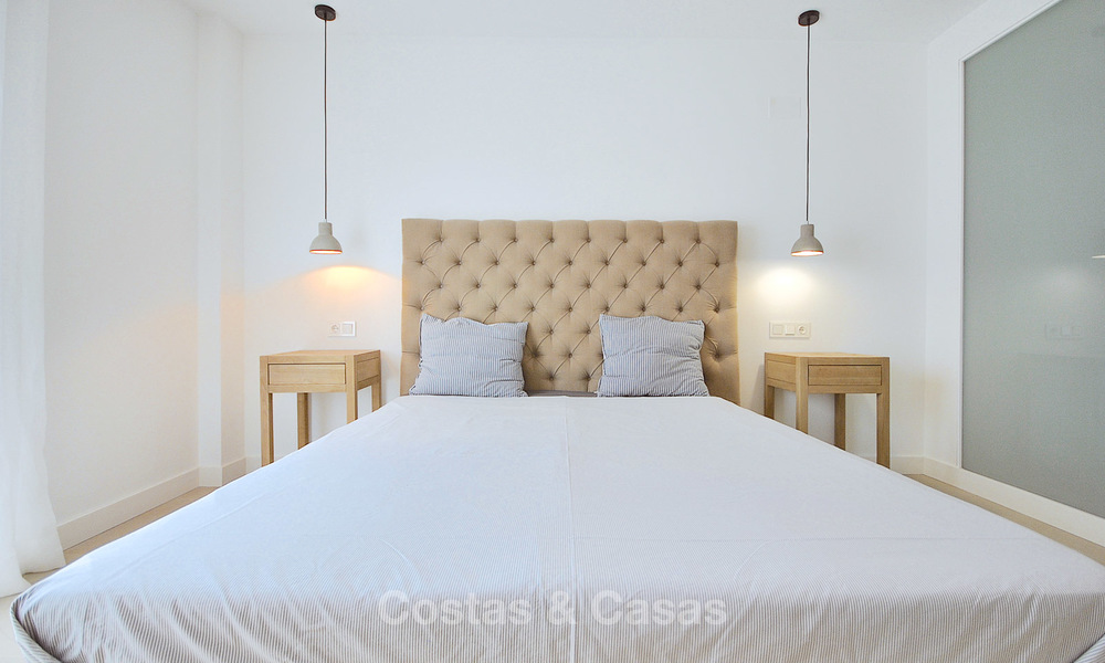 Recentelijk gerenoveerd, modern appartement te koop, met zeezicht en op loopafstand van het strand en voorzieningen, Nueva Andalucía, Marbella 10322