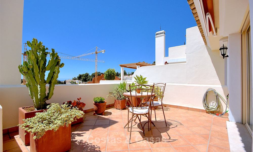 Spectaculair penthouse appartement met panoramisch zicht over de bergen, vallei en zee te koop, Nueva Andalucía, Marbella 10345
