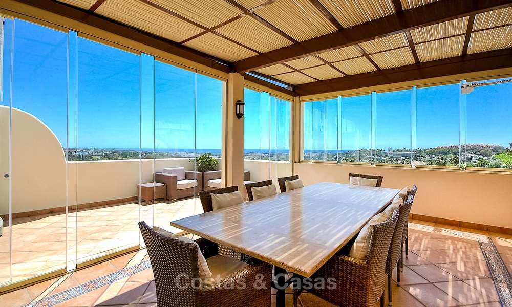 Spectaculair penthouse appartement met panoramisch zicht over de bergen, vallei en zee te koop, Nueva Andalucía, Marbella 10363