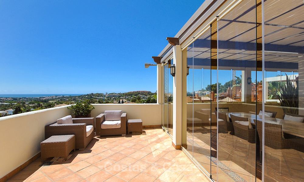 Spectaculair penthouse appartement met panoramisch zicht over de bergen, vallei en zee te koop, Nueva Andalucía, Marbella 10365