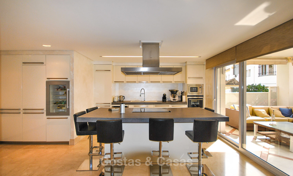Uniek luxe 6 slaapkamer appartement in een exclusief complex te koop, op de prestigieuze Golden Mile, Marbella 10380