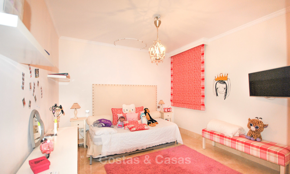 Uniek luxe 6 slaapkamer appartement in een exclusief complex te koop, op de prestigieuze Golden Mile, Marbella 10398