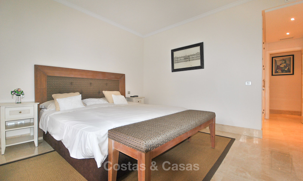 Uniek luxe 6 slaapkamer appartement in een exclusief complex te koop, op de prestigieuze Golden Mile, Marbella 10402