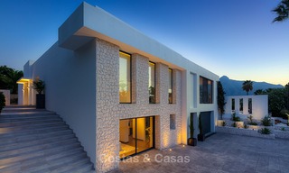 Imposante moderne eigentijdse luxe villa te koop in de Golf Vallei van Nueva Andalucia, Marbella 10432 