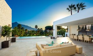 Imposante moderne eigentijdse luxe villa te koop in de Golf Vallei van Nueva Andalucia, Marbella 10434 