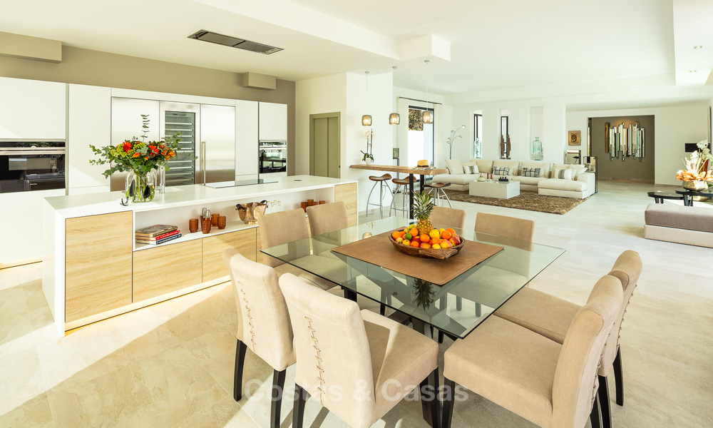 Imposante moderne eigentijdse luxe villa te koop in de Golf Vallei van Nueva Andalucia, Marbella 10439