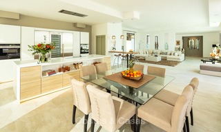 Imposante moderne eigentijdse luxe villa te koop in de Golf Vallei van Nueva Andalucia, Marbella 10439 