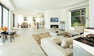 Imposante moderne eigentijdse luxe villa te koop in de Golf Vallei van Nueva Andalucia, Marbella 10441 
