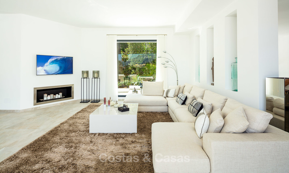 Imposante moderne eigentijdse luxe villa te koop in de Golf Vallei van Nueva Andalucia, Marbella 10445