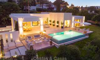 Imposante moderne eigentijdse luxe villa te koop in de Golf Vallei van Nueva Andalucia, Marbella 10452 