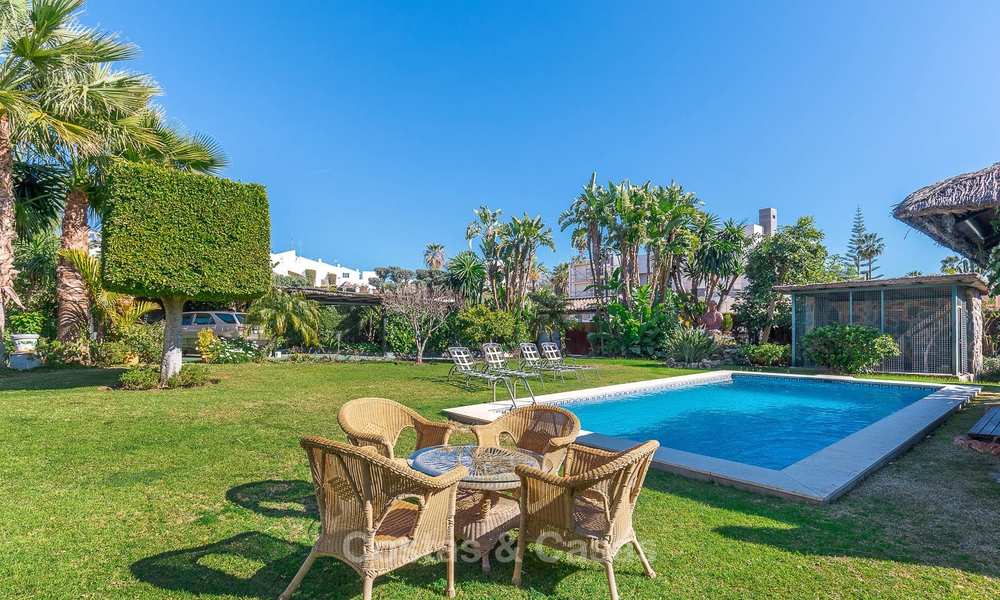Te koop: Villa in Andalusische stijl in een luxe golf urbanisatie, op loopafstand van voorzieningen - Golf Valley, Nueva Andalucía, Marbella 10487