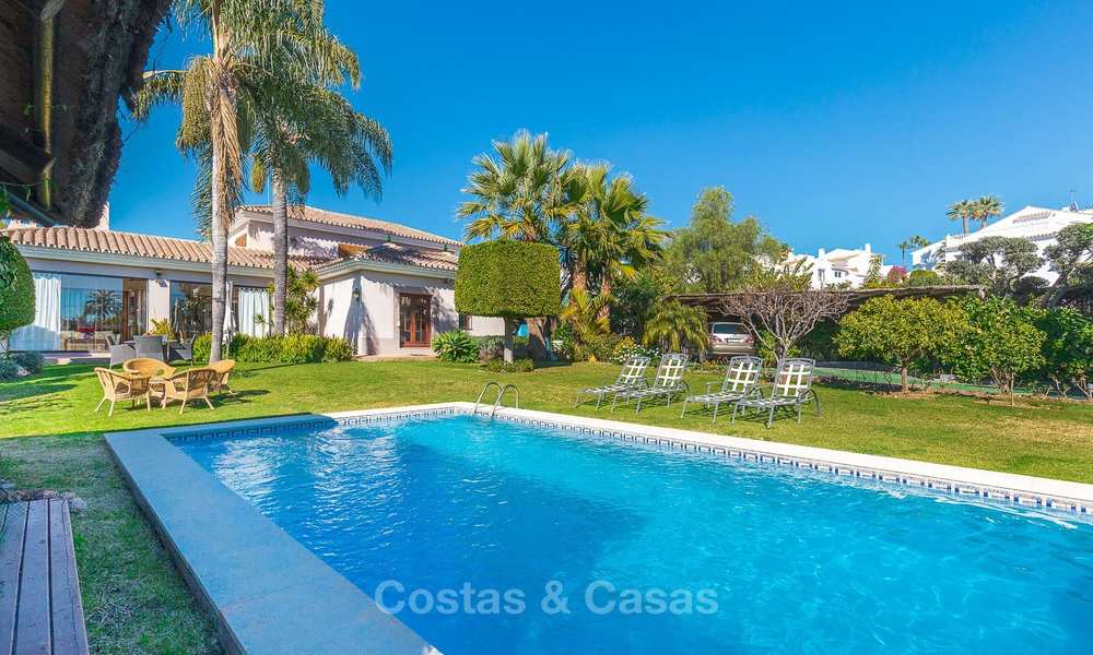 Te koop: Villa in Andalusische stijl in een luxe golf urbanisatie, op loopafstand van voorzieningen - Golf Valley, Nueva Andalucía, Marbella 10488