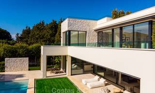 Oogstrelende nieuwbouwvilla in hedendaagse stijl te koop, aan het strand en instapklaar, Marbella - Oost-Estepona 10506 