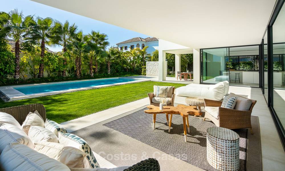 Oogstrelende nieuwbouwvilla in hedendaagse stijl te koop, aan het strand en instapklaar, Marbella - Oost-Estepona 10510