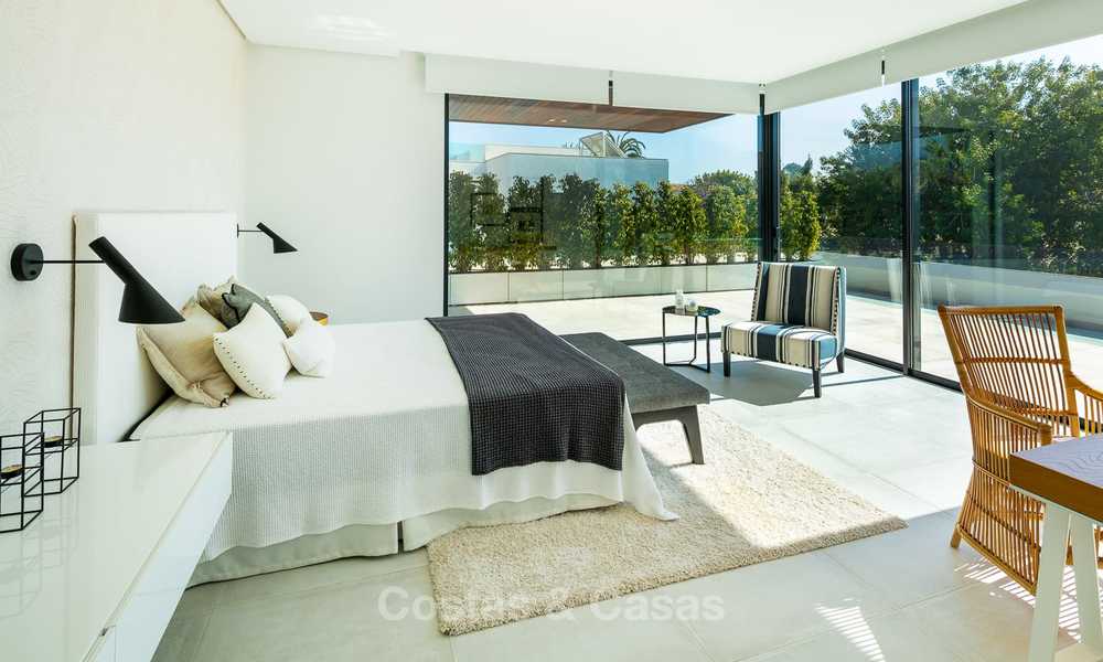 Oogstrelende nieuwbouwvilla in hedendaagse stijl te koop, aan het strand en instapklaar, Marbella - Oost-Estepona 10518