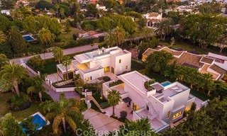 Oogstrelende nieuwbouwvilla in hedendaagse stijl te koop, aan het strand en instapklaar, Marbella - Oost-Estepona 10521 
