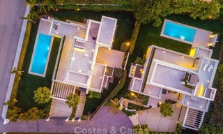 Oogstrelende nieuwbouwvilla in hedendaagse stijl te koop, aan het strand en instapklaar, Marbella - Oost-Estepona 10522 