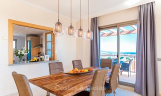 Luxe penthouse appartement met prachtige panoramische zichten op zee en bergen te koop, Benahavis, Marbella 10540 