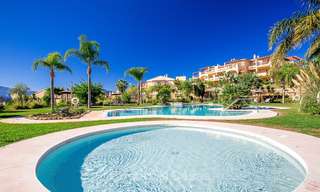 Luxe penthouse appartement met prachtige panoramische zichten op zee en bergen te koop, Benahavis, Marbella 10545 