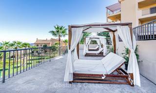 Luxe penthouse appartement met prachtige panoramische zichten op zee en bergen te koop, Benahavis, Marbella 10547 