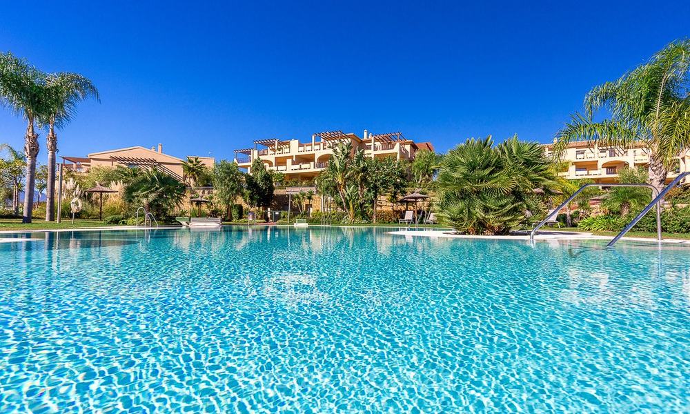 Luxueus hoek penthouse appartement met adembenemend panoramisch uitzicht op zee, golf en bergen te koop, Benahavis, Marbella 10556