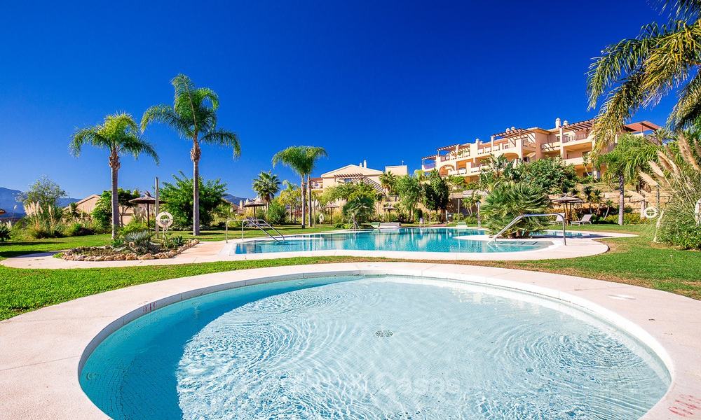 Luxueus hoek penthouse appartement met adembenemend panoramisch uitzicht op zee, golf en bergen te koop, Benahavis, Marbella 10557