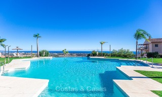 Luxueus hoek penthouse appartement met adembenemend panoramisch uitzicht op zee, golf en bergen te koop, Benahavis, Marbella 10561 