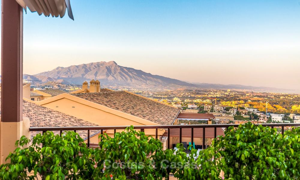 Luxueus hoek penthouse appartement met adembenemend panoramisch uitzicht op zee, golf en bergen te koop, Benahavis, Marbella 10572