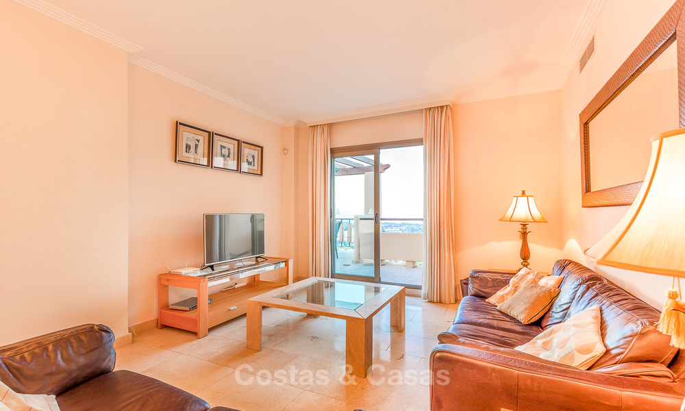 Luxueus hoek penthouse appartement met adembenemend panoramisch uitzicht op zee, golf en bergen te koop, Benahavis, Marbella 10581