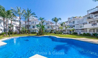 Gerenoveerd rijhuis in een populaire wijk te koop, op loopafstand van het strand en Puerto Banus - Nueva Andalucia, Marbella 10601 