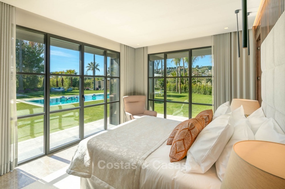 Spectaculaire, eigentijdse luxe villa te koop, eerstelijn golf in Las Brisas, Nueva Andalucia, Marbella 10622