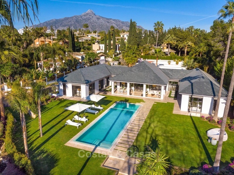 Spectaculaire, eigentijdse luxe villa te koop, eerstelijn golf in Las Brisas, Nueva Andalucia, Marbella 10625 