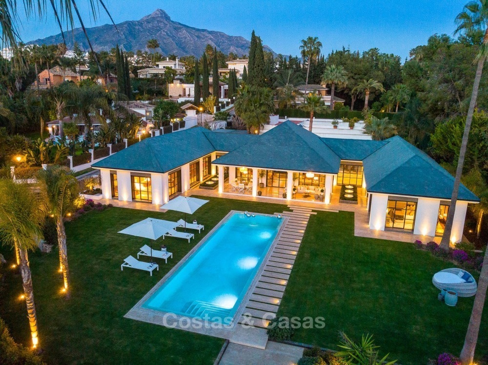Spectaculaire, eigentijdse luxe villa te koop, eerstelijn golf in Las Brisas, Nueva Andalucia, Marbella 10630