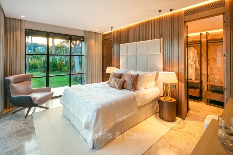 Spectaculaire, eigentijdse luxe villa te koop, eerstelijn golf in Las Brisas, Nueva Andalucia, Marbella 10633 