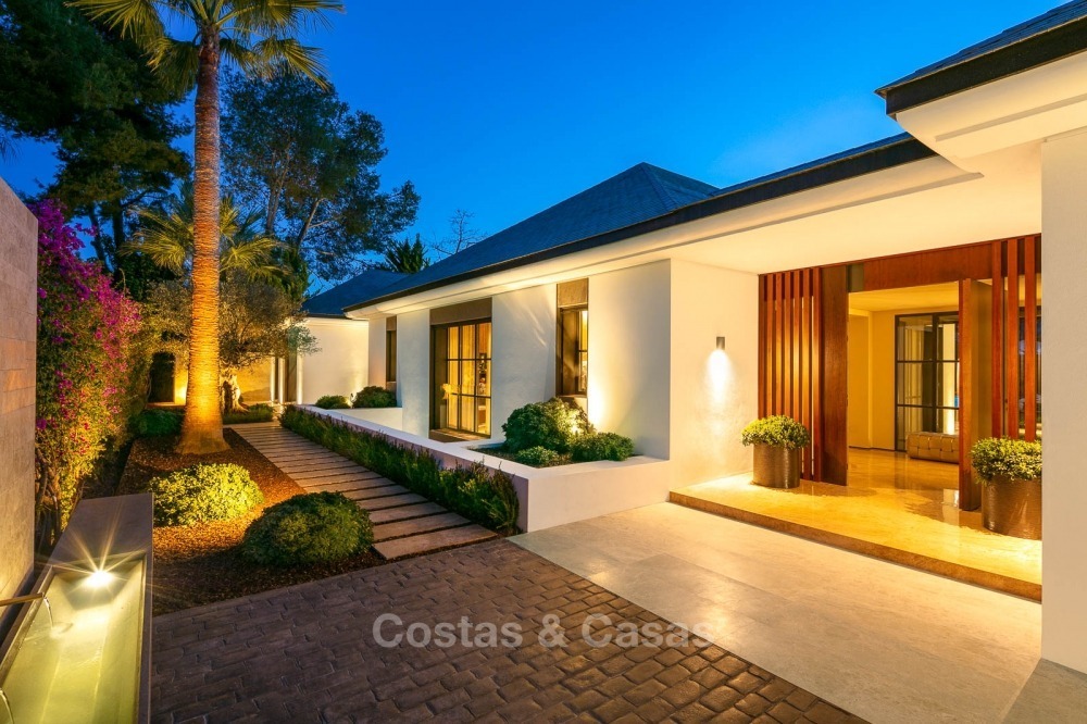 Spectaculaire, eigentijdse luxe villa te koop, eerstelijn golf in Las Brisas, Nueva Andalucia, Marbella 10634