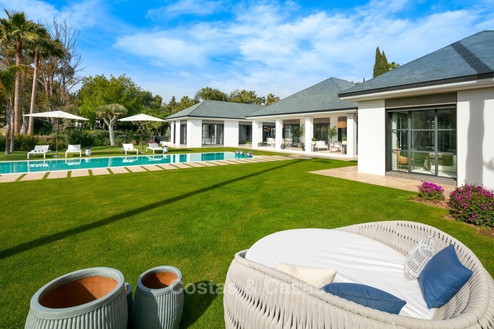 Spectaculaire, eigentijdse luxe villa te koop, eerstelijn golf in Las Brisas, Nueva Andalucia, Marbella 10635