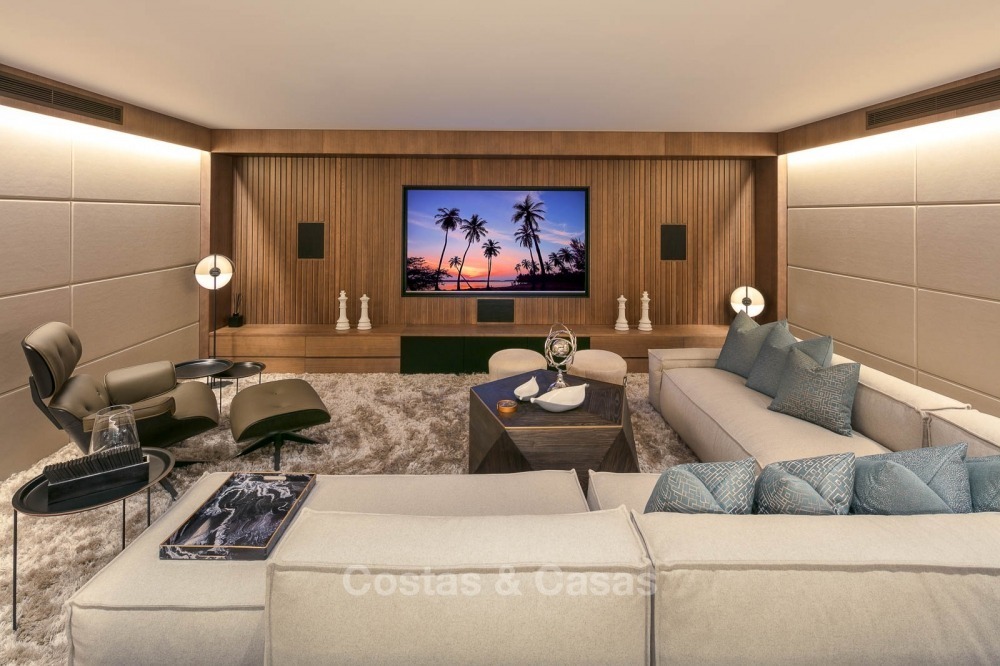 Spectaculaire, eigentijdse luxe villa te koop, eerstelijn golf in Las Brisas, Nueva Andalucia, Marbella 10646