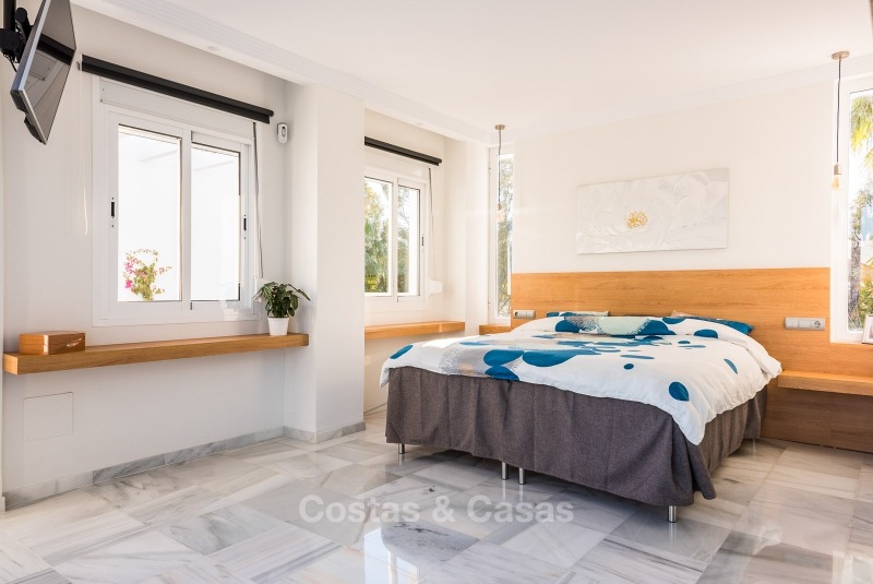 Volledig gerenoveerde, ruime luxe villa te koop in het hart van Nueva Andalucia's golf vallei, Marbella 10754 