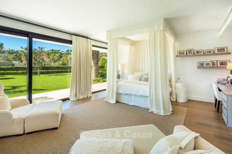 Paleiselijke eerstelijns golf villa te koop in Las Brisas Golf, Nueva Andalucia, Marbella 10881 