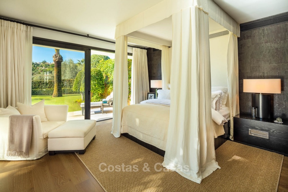 Paleiselijke eerstelijns golf villa te koop in Las Brisas Golf, Nueva Andalucia, Marbella 10883
