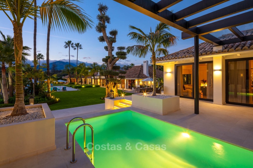 Paleiselijke eerstelijns golf villa te koop in Las Brisas Golf, Nueva Andalucia, Marbella 10892