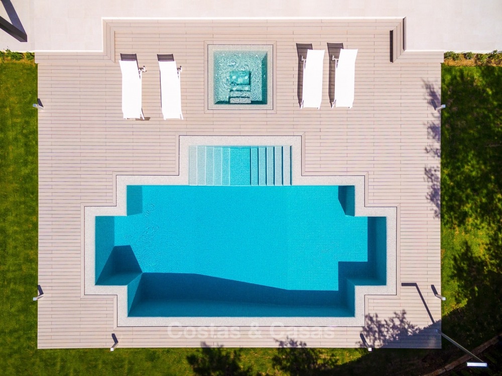 Indrukwekkende en zeer ruime gerenoveerde luxe villa te koop op de Golden Mile in Sierra Blanca, Marbella 10913