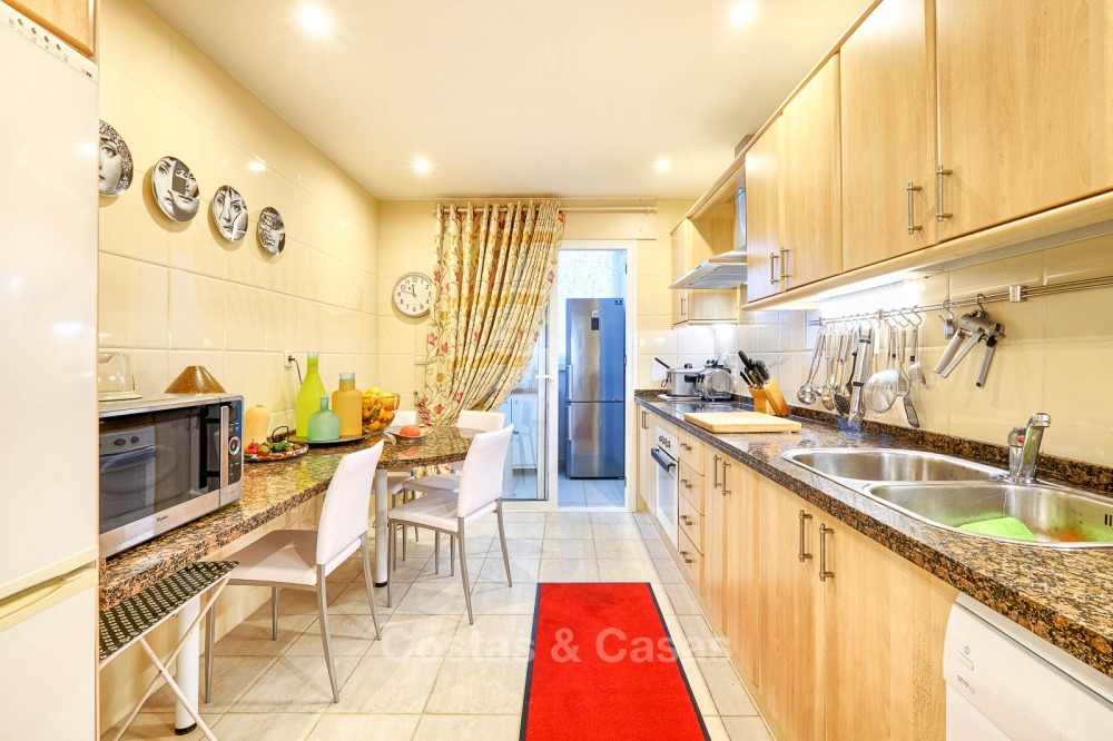 Luxe appartementen en penthouses te koop met prachtig golf- en zeezicht in Elviria, Marbella 11062