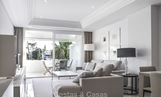 Eerstelijnstrand luxe appartement met zeezicht te koop in een exclusief complex op de prestigieuze Golden Mile in Marbella 11530 