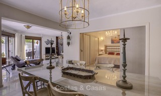 Appartementen te koop in een eerstelijnstrand complex in Elviria, Marbella 11249 