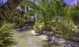 Appartementen te koop in een eerstelijnstrand complex in Elviria, Marbella 11255 